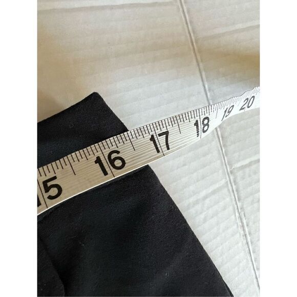 Briggs size 12 Petite black dress bermudas - Picture 6 of 9